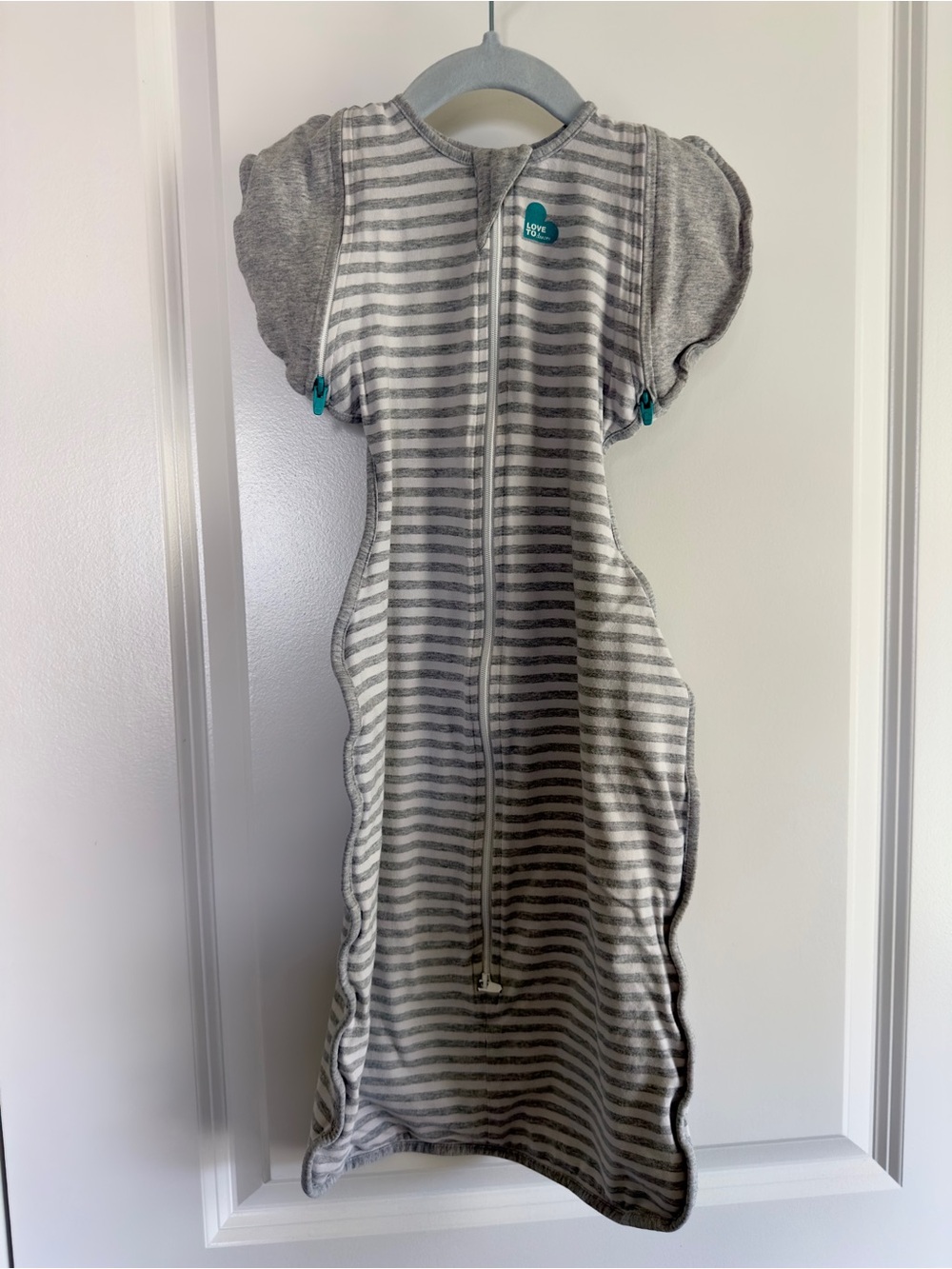 Love to dream Gray & White Striped Puff-Sleeve Sleep Sack